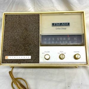 Vintage Panasonic FM AM solid state electricity radio 10.5x7x4.5